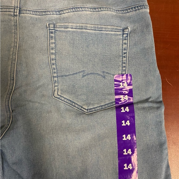 Woman’s Size 14 Mid Rise Classic Fit with Tummy Control Jean Shorts-NWT - Picture 5 of 6